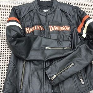 Authentic leather Harley Davidson women’s jacket with sweatshirt liner